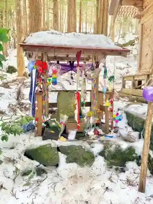 早池峯神社の{uncategorized: "未分類", other: "その他", undefined: "問題あり", building: "その他建物", grave: "お墓", sacred_gate: "鳥居", guardian: "狛犬", statue: "像", buddha: "仏像", history: "歴史", nature: "自然", garden: "庭園", animal: "動物", pagoda: "塔", temizu: "手水舎", mountain_gate: "山門・神門", sanctuary: "本殿・本堂", subordinate: "末社・摂社", art: "芸術", scenery: "景色", jizo: "地蔵", ema: "絵馬", goshuin: "御朱印", omikuji: "おみくじ", items: "授与品その他", amulet: "お守り", goshuincho: "御朱印帳", eats: "食事", festival: "お祭り", votive_dance: "神楽", shichigosan: "七五三参", wedding: "結婚式", experience: "体験その他", initially: "初詣", around: "周辺", anti_infection: "感染症対策"}