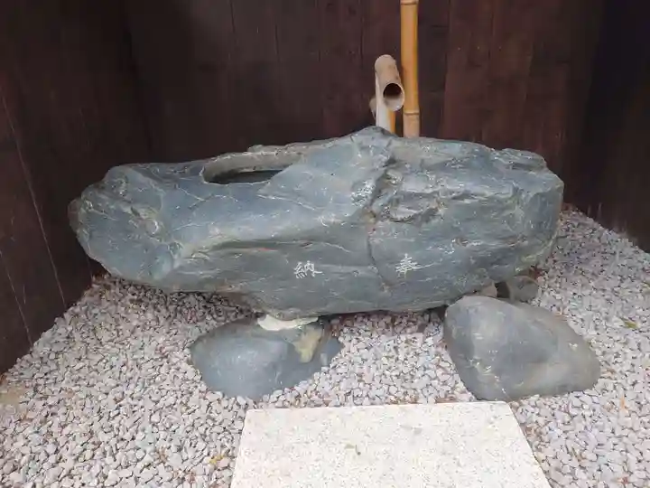 由仁神社の手水舎