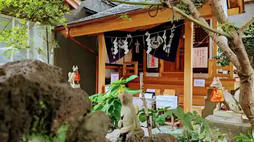 五十稲荷神社(栄寿稲荷神社)の本殿