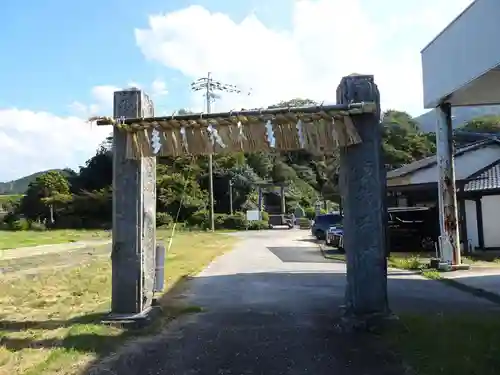 鎮懐石八幡宮の鳥居