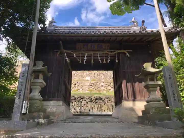 神吉八幡神社の山門・神門
