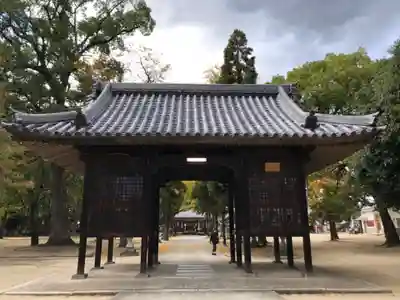 素盞嗚神社の山門・神門