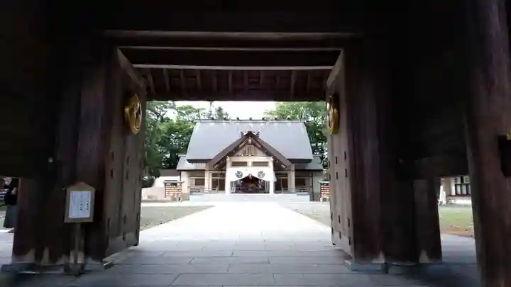 帯廣神社の山門・神門
