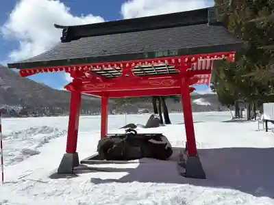 赤城神社の{uncategorized: "未分類", other: "その他", undefined: "問題あり", building: "その他建物", grave: "お墓", sacred_gate: "鳥居", guardian: "狛犬", statue: "像", buddha: "仏像", history: "歴史", nature: "自然", garden: "庭園", animal: "動物", pagoda: "塔", temizu: "手水舎", mountain_gate: "山門・神門", sanctuary: "本殿・本堂", subordinate: "末社・摂社", art: "芸術", scenery: "景色", jizo: "地蔵", ema: "絵馬", goshuin: "御朱印", omikuji: "おみくじ", items: "授与品その他", amulet: "お守り", goshuincho: "御朱印帳", eats: "食事", festival: "お祭り", votive_dance: "神楽", shichigosan: "七五三参", wedding: "結婚式", experience: "体験その他", initially: "初詣", around: "周辺", anti_infection: "感染症対策"}