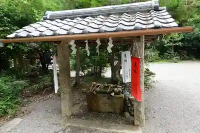 近津尾神社の手水舎