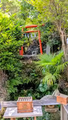 横浜御嶽神社の{uncategorized: "未分類", other: "その他", undefined: "問題あり", building: "その他建物", grave: "お墓", sacred_gate: "鳥居", guardian: "狛犬", statue: "像", buddha: "仏像", history: "歴史", nature: "自然", garden: "庭園", animal: "動物", pagoda: "塔", temizu: "手水舎", mountain_gate: "山門・神門", sanctuary: "本殿・本堂", subordinate: "末社・摂社", art: "芸術", scenery: "景色", jizo: "地蔵", ema: "絵馬", goshuin: "御朱印", omikuji: "おみくじ", items: "授与品その他", amulet: "お守り", goshuincho: "御朱印帳", eats: "食事", festival: "お祭り", votive_dance: "神楽", shichigosan: "七五三参", wedding: "結婚式", experience: "体験その他", initially: "初詣", around: "周辺", anti_infection: "感染症対策"}