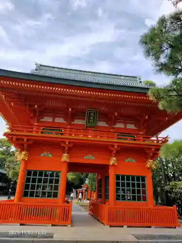 穴八幡宮の山門・神門