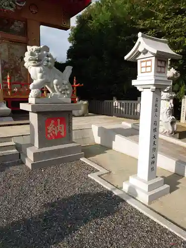 加波山神社真壁拝殿の狛犬