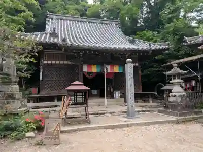 石手寺の{uncategorized: "未分類", other: "その他", undefined: "問題あり", building: "その他建物", grave: "お墓", sacred_gate: "鳥居", guardian: "狛犬", statue: "像", buddha: "仏像", history: "歴史", nature: "自然", garden: "庭園", animal: "動物", pagoda: "塔", temizu: "手水舎", mountain_gate: "山門・神門", sanctuary: "本殿・本堂", subordinate: "末社・摂社", art: "芸術", scenery: "景色", jizo: "地蔵", ema: "絵馬", goshuin: "御朱印", omikuji: "おみくじ", items: "授与品その他", amulet: "お守り", goshuincho: "御朱印帳", eats: "食事", festival: "お祭り", votive_dance: "神楽", shichigosan: "七五三参", wedding: "結婚式", experience: "体験その他", initially: "初詣", around: "周辺", anti_infection: "感染症対策"}