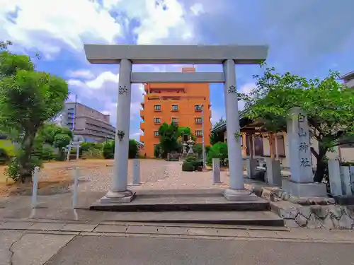 白山神社（西城）の鳥居