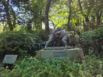射水神社の像