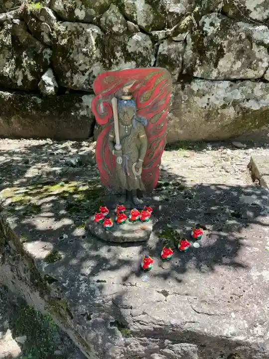 英彦山神宮の{uncategorized: "未分類", other: "その他", undefined: "問題あり", building: "その他建物", grave: "お墓", sacred_gate: "鳥居", guardian: "狛犬", statue: "像", buddha: "仏像", history: "歴史", nature: "自然", garden: "庭園", animal: "動物", pagoda: "塔", temizu: "手水舎", mountain_gate: "山門・神門", sanctuary: "本殿・本堂", subordinate: "末社・摂社", art: "芸術", scenery: "景色", jizo: "地蔵", ema: "絵馬", goshuin: "御朱印", omikuji: "おみくじ", items: "授与品その他", amulet: "お守り", goshuincho: "御朱印帳", eats: "食事", festival: "お祭り", votive_dance: "神楽", shichigosan: "七五三参", wedding: "結婚式", experience: "体験その他", initially: "初詣", around: "周辺", anti_infection: "感染症対策"}