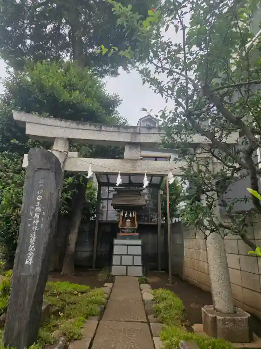 天沼熊野神社の{uncategorized: "未分類", other: "その他", undefined: "問題あり", building: "その他建物", grave: "お墓", sacred_gate: "鳥居", guardian: "狛犬", statue: "像", buddha: "仏像", history: "歴史", nature: "自然", garden: "庭園", animal: "動物", pagoda: "塔", temizu: "手水舎", mountain_gate: "山門・神門", sanctuary: "本殿・本堂", subordinate: "末社・摂社", art: "芸術", scenery: "景色", jizo: "地蔵", ema: "絵馬", goshuin: "御朱印", omikuji: "おみくじ", items: "授与品その他", amulet: "お守り", goshuincho: "御朱印帳", eats: "食事", festival: "お祭り", votive_dance: "神楽", shichigosan: "七五三参", wedding: "結婚式", experience: "体験その他", initially: "初詣", around: "周辺", anti_infection: "感染症対策"}