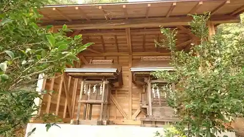 三柱神社（駒場町）の末社・摂社