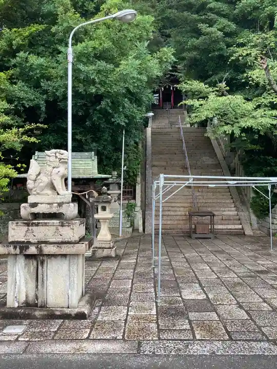 伊勢部柿本神社の狛犬