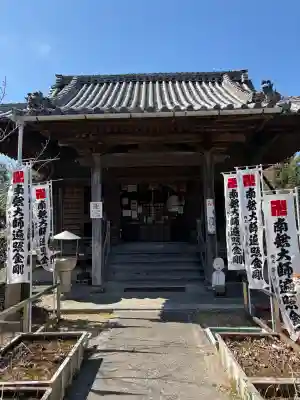 洞雲寺の{uncategorized: "未分類", other: "その他", undefined: "問題あり", building: "その他建物", grave: "お墓", sacred_gate: "鳥居", guardian: "狛犬", statue: "像", buddha: "仏像", history: "歴史", nature: "自然", garden: "庭園", animal: "動物", pagoda: "塔", temizu: "手水舎", mountain_gate: "山門・神門", sanctuary: "本殿・本堂", subordinate: "末社・摂社", art: "芸術", scenery: "景色", jizo: "地蔵", ema: "絵馬", goshuin: "御朱印", omikuji: "おみくじ", items: "授与品その他", amulet: "お守り", goshuincho: "御朱印帳", eats: "食事", festival: "お祭り", votive_dance: "神楽", shichigosan: "七五三参", wedding: "結婚式", experience: "体験その他", initially: "初詣", around: "周辺", anti_infection: "感染症対策"}