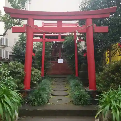 上布田稲荷神社の鳥居