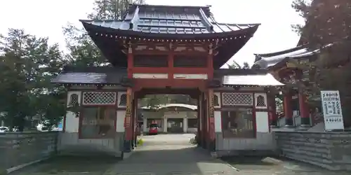 眞久寺の山門