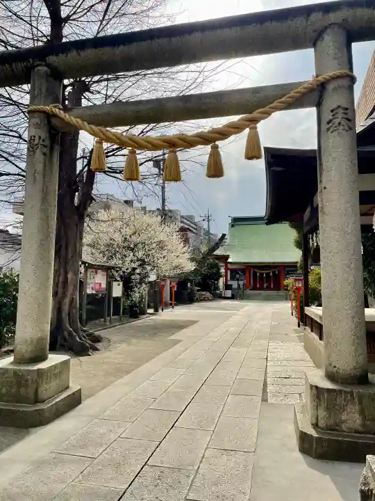 氷川鍬神社の{uncategorized: "未分類", other: "その他", undefined: "問題あり", building: "その他建物", grave: "お墓", sacred_gate: "鳥居", guardian: "狛犬", statue: "像", buddha: "仏像", history: "歴史", nature: "自然", garden: "庭園", animal: "動物", pagoda: "塔", temizu: "手水舎", mountain_gate: "山門・神門", sanctuary: "本殿・本堂", subordinate: "末社・摂社", art: "芸術", scenery: "景色", jizo: "地蔵", ema: "絵馬", goshuin: "御朱印", omikuji: "おみくじ", items: "授与品その他", amulet: "お守り", goshuincho: "御朱印帳", eats: "食事", festival: "お祭り", votive_dance: "神楽", shichigosan: "七五三参", wedding: "結婚式", experience: "体験その他", initially: "初詣", around: "周辺", anti_infection: "感染症対策"}