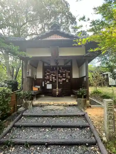 丸高稲荷神社の{uncategorized: "未分類", other: "その他", undefined: "問題あり", building: "その他建物", grave: "お墓", sacred_gate: "鳥居", guardian: "狛犬", statue: "像", buddha: "仏像", history: "歴史", nature: "自然", garden: "庭園", animal: "動物", pagoda: "塔", temizu: "手水舎", mountain_gate: "山門・神門", sanctuary: "本殿・本堂", subordinate: "末社・摂社", art: "芸術", scenery: "景色", jizo: "地蔵", ema: "絵馬", goshuin: "御朱印", omikuji: "おみくじ", items: "授与品その他", amulet: "お守り", goshuincho: "御朱印帳", eats: "食事", festival: "お祭り", votive_dance: "神楽", shichigosan: "七五三参", wedding: "結婚式", experience: "体験その他", initially: "初詣", around: "周辺", anti_infection: "感染症対策"}
