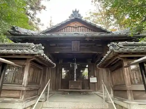 八幡神社の{uncategorized: "未分類", other: "その他", undefined: "問題あり", building: "その他建物", grave: "お墓", sacred_gate: "鳥居", guardian: "狛犬", statue: "像", buddha: "仏像", history: "歴史", nature: "自然", garden: "庭園", animal: "動物", pagoda: "塔", temizu: "手水舎", mountain_gate: "山門・神門", sanctuary: "本殿・本堂", subordinate: "末社・摂社", art: "芸術", scenery: "景色", jizo: "地蔵", ema: "絵馬", goshuin: "御朱印", omikuji: "おみくじ", items: "授与品その他", amulet: "お守り", goshuincho: "御朱印帳", eats: "食事", festival: "お祭り", votive_dance: "神楽", shichigosan: "七五三参", wedding: "結婚式", experience: "体験その他", initially: "初詣", around: "周辺", anti_infection: "感染症対策"}