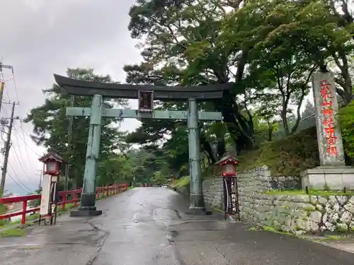 日光二荒山神社中宮祠の鳥居