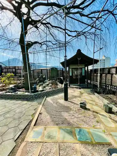少林寺の{uncategorized: "未分類", other: "その他", undefined: "問題あり", building: "その他建物", grave: "お墓", sacred_gate: "鳥居", guardian: "狛犬", statue: "像", buddha: "仏像", history: "歴史", nature: "自然", garden: "庭園", animal: "動物", pagoda: "塔", temizu: "手水舎", mountain_gate: "山門・神門", sanctuary: "本殿・本堂", subordinate: "末社・摂社", art: "芸術", scenery: "景色", jizo: "地蔵", ema: "絵馬", goshuin: "御朱印", omikuji: "おみくじ", items: "授与品その他", amulet: "お守り", goshuincho: "御朱印帳", eats: "食事", festival: "お祭り", votive_dance: "神楽", shichigosan: "七五三参", wedding: "結婚式", experience: "体験その他", initially: "初詣", around: "周辺", anti_infection: "感染症対策"}