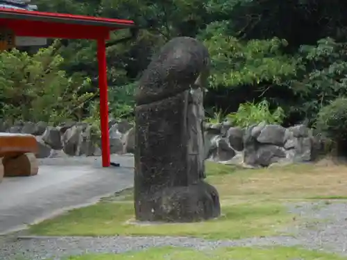 陰陽石神社の建物その他