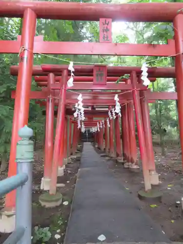 新屋山神社の鳥居