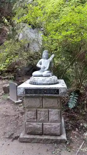 名草厳島神社の像