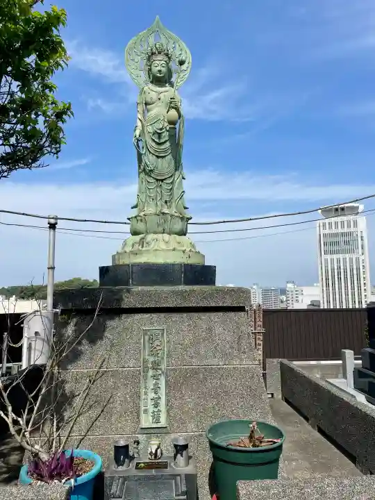 萬藏寺の{uncategorized: "未分類", other: "その他", undefined: "問題あり", building: "その他建物", grave: "お墓", sacred_gate: "鳥居", guardian: "狛犬", statue: "像", buddha: "仏像", history: "歴史", nature: "自然", garden: "庭園", animal: "動物", pagoda: "塔", temizu: "手水舎", mountain_gate: "山門・神門", sanctuary: "本殿・本堂", subordinate: "末社・摂社", art: "芸術", scenery: "景色", jizo: "地蔵", ema: "絵馬", goshuin: "御朱印", omikuji: "おみくじ", items: "授与品その他", amulet: "お守り", goshuincho: "御朱印帳", eats: "食事", festival: "お祭り", votive_dance: "神楽", shichigosan: "七五三参", wedding: "結婚式", experience: "体験その他", initially: "初詣", around: "周辺", anti_infection: "感染症対策"}