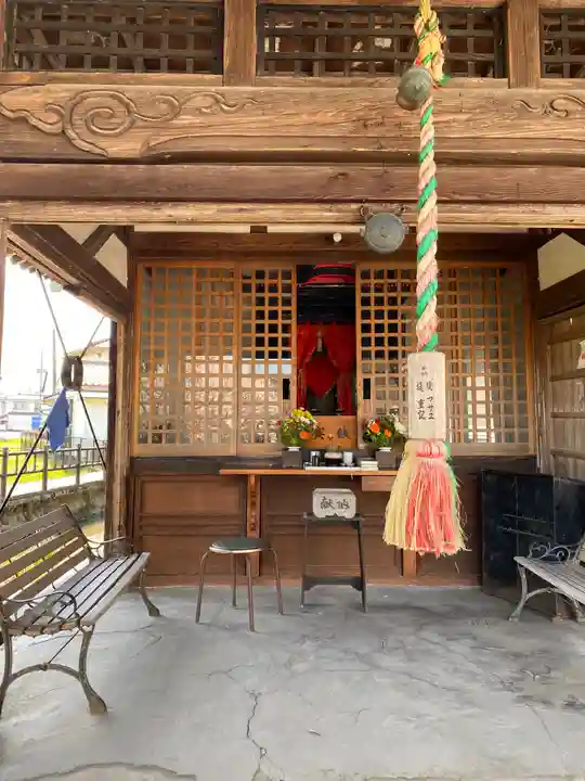 浦町六地蔵尊の本殿・本堂