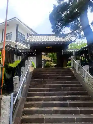 室泉寺の山門