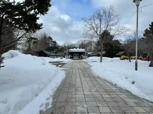 札幌護國神社の{uncategorized: "未分類", other: "その他", undefined: "問題あり", building: "その他建物", grave: "お墓", sacred_gate: "鳥居", guardian: "狛犬", statue: "像", buddha: "仏像", history: "歴史", nature: "自然", garden: "庭園", animal: "動物", pagoda: "塔", temizu: "手水舎", mountain_gate: "山門・神門", sanctuary: "本殿・本堂", subordinate: "末社・摂社", art: "芸術", scenery: "景色", jizo: "地蔵", ema: "絵馬", goshuin: "御朱印", omikuji: "おみくじ", items: "授与品その他", amulet: "お守り", goshuincho: "御朱印帳", eats: "食事", festival: "お祭り", votive_dance: "神楽", shichigosan: "七五三参", wedding: "結婚式", experience: "体験その他", initially: "初詣", around: "周辺", anti_infection: "感染症対策"}
