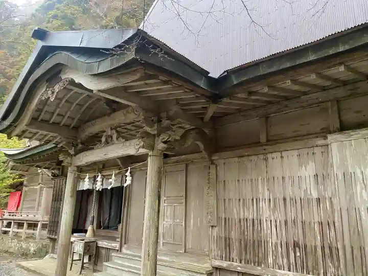 玉置神社の{uncategorized: "未分類", other: "その他", undefined: "問題あり", building: "その他建物", grave: "お墓", sacred_gate: "鳥居", guardian: "狛犬", statue: "像", buddha: "仏像", history: "歴史", nature: "自然", garden: "庭園", animal: "動物", pagoda: "塔", temizu: "手水舎", mountain_gate: "山門・神門", sanctuary: "本殿・本堂", subordinate: "末社・摂社", art: "芸術", scenery: "景色", jizo: "地蔵", ema: "絵馬", goshuin: "御朱印", omikuji: "おみくじ", items: "授与品その他", amulet: "お守り", goshuincho: "御朱印帳", eats: "食事", festival: "お祭り", votive_dance: "神楽", shichigosan: "七五三参", wedding: "結婚式", experience: "体験その他", initially: "初詣", around: "周辺", anti_infection: "感染症対策"}