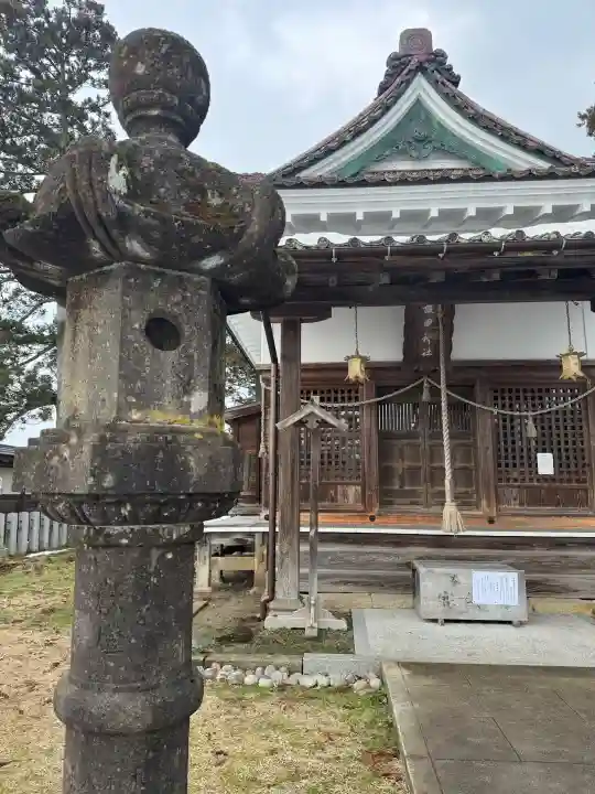 鶴岡護国神社の{uncategorized: "未分類", other: "その他", undefined: "問題あり", building: "その他建物", grave: "お墓", sacred_gate: "鳥居", guardian: "狛犬", statue: "像", buddha: "仏像", history: "歴史", nature: "自然", garden: "庭園", animal: "動物", pagoda: "塔", temizu: "手水舎", mountain_gate: "山門・神門", sanctuary: "本殿・本堂", subordinate: "末社・摂社", art: "芸術", scenery: "景色", jizo: "地蔵", ema: "絵馬", goshuin: "御朱印", omikuji: "おみくじ", items: "授与品その他", amulet: "お守り", goshuincho: "御朱印帳", eats: "食事", festival: "お祭り", votive_dance: "神楽", shichigosan: "七五三参", wedding: "結婚式", experience: "体験その他", initially: "初詣", around: "周辺", anti_infection: "感染症対策"}