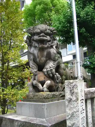 東神奈川熊野神社の狛犬