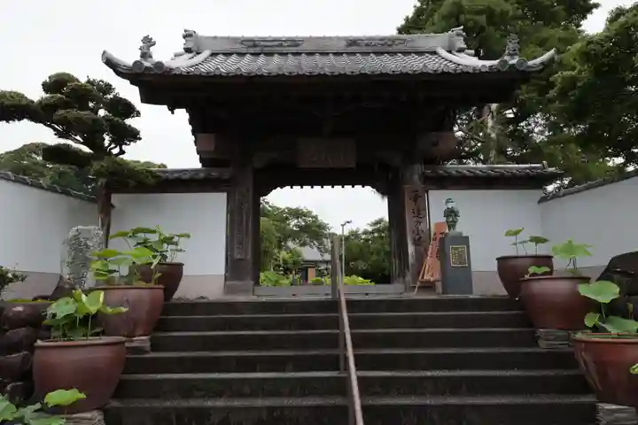 香勝寺の山門・神門