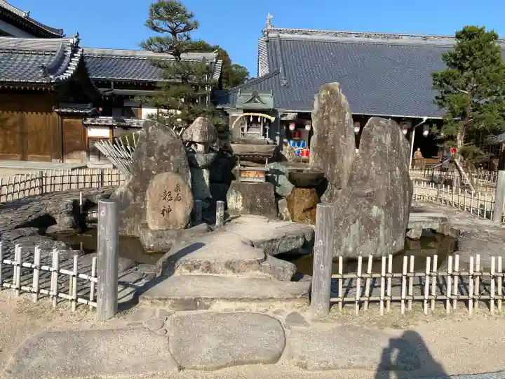 大願寺の{uncategorized: "未分類", other: "その他", undefined: "問題あり", building: "その他建物", grave: "お墓", sacred_gate: "鳥居", guardian: "狛犬", statue: "像", buddha: "仏像", history: "歴史", nature: "自然", garden: "庭園", animal: "動物", pagoda: "塔", temizu: "手水舎", mountain_gate: "山門・神門", sanctuary: "本殿・本堂", subordinate: "末社・摂社", art: "芸術", scenery: "景色", jizo: "地蔵", ema: "絵馬", goshuin: "御朱印", omikuji: "おみくじ", items: "授与品その他", amulet: "お守り", goshuincho: "御朱印帳", eats: "食事", festival: "お祭り", votive_dance: "神楽", shichigosan: "七五三参", wedding: "結婚式", experience: "体験その他", initially: "初詣", around: "周辺", anti_infection: "感染症対策"}
