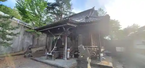 温泉神社の本殿