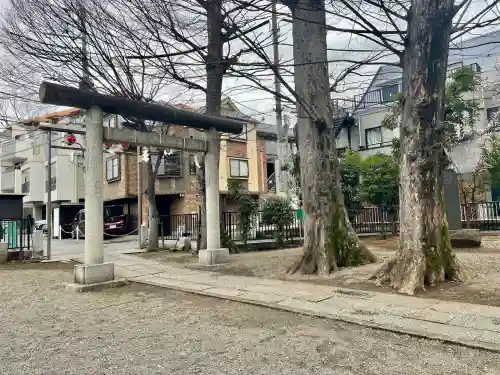 西早稲田天祖神社の{uncategorized: "未分類", other: "その他", undefined: "問題あり", building: "その他建物", grave: "お墓", sacred_gate: "鳥居", guardian: "狛犬", statue: "像", buddha: "仏像", history: "歴史", nature: "自然", garden: "庭園", animal: "動物", pagoda: "塔", temizu: "手水舎", mountain_gate: "山門・神門", sanctuary: "本殿・本堂", subordinate: "末社・摂社", art: "芸術", scenery: "景色", jizo: "地蔵", ema: "絵馬", goshuin: "御朱印", omikuji: "おみくじ", items: "授与品その他", amulet: "お守り", goshuincho: "御朱印帳", eats: "食事", festival: "お祭り", votive_dance: "神楽", shichigosan: "七五三参", wedding: "結婚式", experience: "体験その他", initially: "初詣", around: "周辺", anti_infection: "感染症対策"}