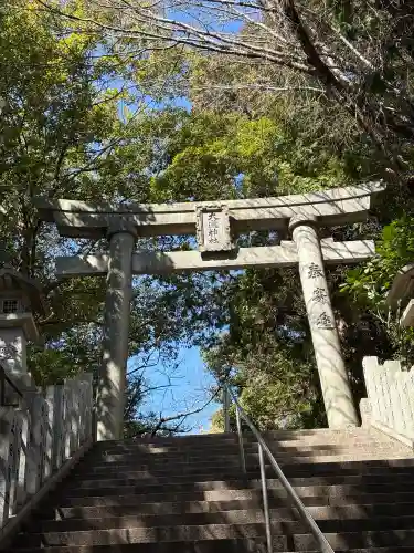 大瀧神社の{uncategorized: "未分類", other: "その他", undefined: "問題あり", building: "その他建物", grave: "お墓", sacred_gate: "鳥居", guardian: "狛犬", statue: "像", buddha: "仏像", history: "歴史", nature: "自然", garden: "庭園", animal: "動物", pagoda: "塔", temizu: "手水舎", mountain_gate: "山門・神門", sanctuary: "本殿・本堂", subordinate: "末社・摂社", art: "芸術", scenery: "景色", jizo: "地蔵", ema: "絵馬", goshuin: "御朱印", omikuji: "おみくじ", items: "授与品その他", amulet: "お守り", goshuincho: "御朱印帳", eats: "食事", festival: "お祭り", votive_dance: "神楽", shichigosan: "七五三参", wedding: "結婚式", experience: "体験その他", initially: "初詣", around: "周辺", anti_infection: "感染症対策"}