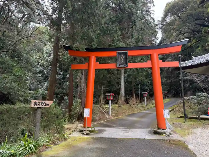 霊山寺の{uncategorized: "未分類", other: "その他", undefined: "問題あり", building: "その他建物", grave: "お墓", sacred_gate: "鳥居", guardian: "狛犬", statue: "像", buddha: "仏像", history: "歴史", nature: "自然", garden: "庭園", animal: "動物", pagoda: "塔", temizu: "手水舎", mountain_gate: "山門・神門", sanctuary: "本殿・本堂", subordinate: "末社・摂社", art: "芸術", scenery: "景色", jizo: "地蔵", ema: "絵馬", goshuin: "御朱印", omikuji: "おみくじ", items: "授与品その他", amulet: "お守り", goshuincho: "御朱印帳", eats: "食事", festival: "お祭り", votive_dance: "神楽", shichigosan: "七五三参", wedding: "結婚式", experience: "体験その他", initially: "初詣", around: "周辺", anti_infection: "感染症対策"}