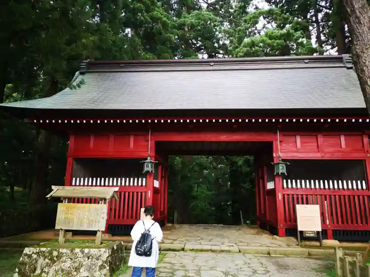 出羽神社(出羽三山神社)~三神合祭殿~の山門・神門