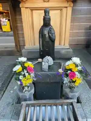 とげぬき地蔵尊 高岩寺の{uncategorized: "未分類", other: "その他", undefined: "問題あり", building: "その他建物", grave: "お墓", sacred_gate: "鳥居", guardian: "狛犬", statue: "像", buddha: "仏像", history: "歴史", nature: "自然", garden: "庭園", animal: "動物", pagoda: "塔", temizu: "手水舎", mountain_gate: "山門・神門", sanctuary: "本殿・本堂", subordinate: "末社・摂社", art: "芸術", scenery: "景色", jizo: "地蔵", ema: "絵馬", goshuin: "御朱印", omikuji: "おみくじ", items: "授与品その他", amulet: "お守り", goshuincho: "御朱印帳", eats: "食事", festival: "お祭り", votive_dance: "神楽", shichigosan: "七五三参", wedding: "結婚式", experience: "体験その他", initially: "初詣", around: "周辺", anti_infection: "感染症対策"}