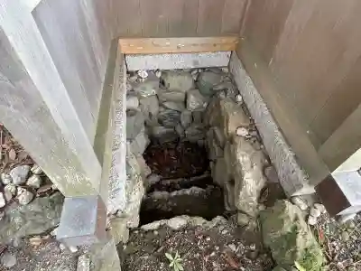 大水神社(御薗町長屋)の{uncategorized: "未分類", other: "その他", undefined: "問題あり", building: "その他建物", grave: "お墓", sacred_gate: "鳥居", guardian: "狛犬", statue: "像", buddha: "仏像", history: "歴史", nature: "自然", garden: "庭園", animal: "動物", pagoda: "塔", temizu: "手水舎", mountain_gate: "山門・神門", sanctuary: "本殿・本堂", subordinate: "末社・摂社", art: "芸術", scenery: "景色", jizo: "地蔵", ema: "絵馬", goshuin: "御朱印", omikuji: "おみくじ", items: "授与品その他", amulet: "お守り", goshuincho: "御朱印帳", eats: "食事", festival: "お祭り", votive_dance: "神楽", shichigosan: "七五三参", wedding: "結婚式", experience: "体験その他", initially: "初詣", around: "周辺", anti_infection: "感染症対策"}