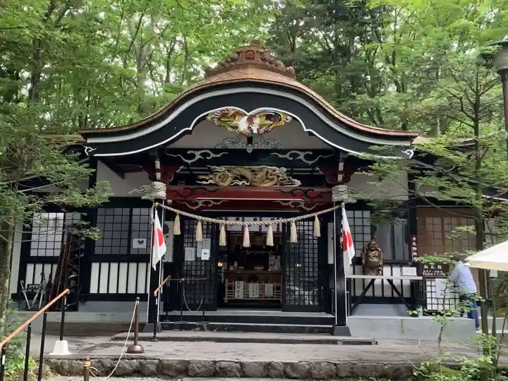 新屋山神社の本殿・本堂