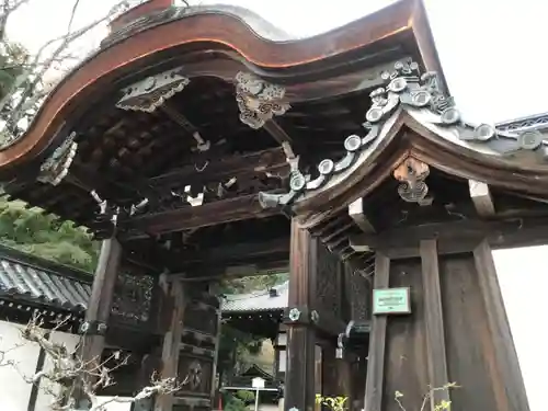 西教寺の山門・神門