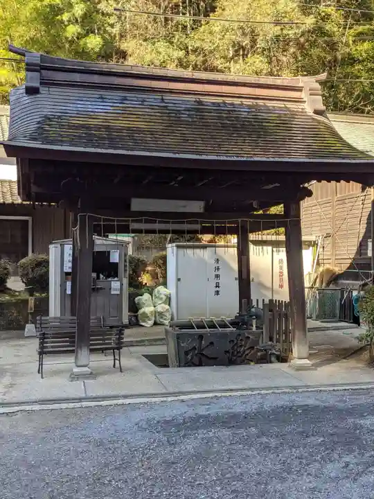 内々神社の手水舎