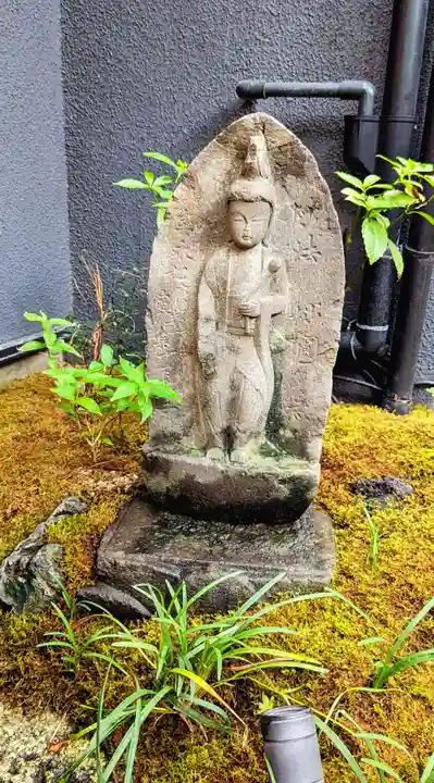 陽運寺の像